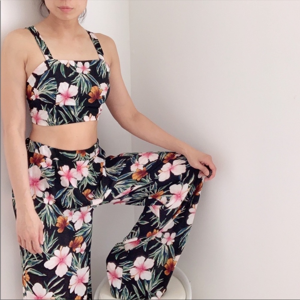 HAWAIIAN FLORAL PRINT TOP WITH FLARE PANTS SET - 2 PIECE - Picture 3 of 12